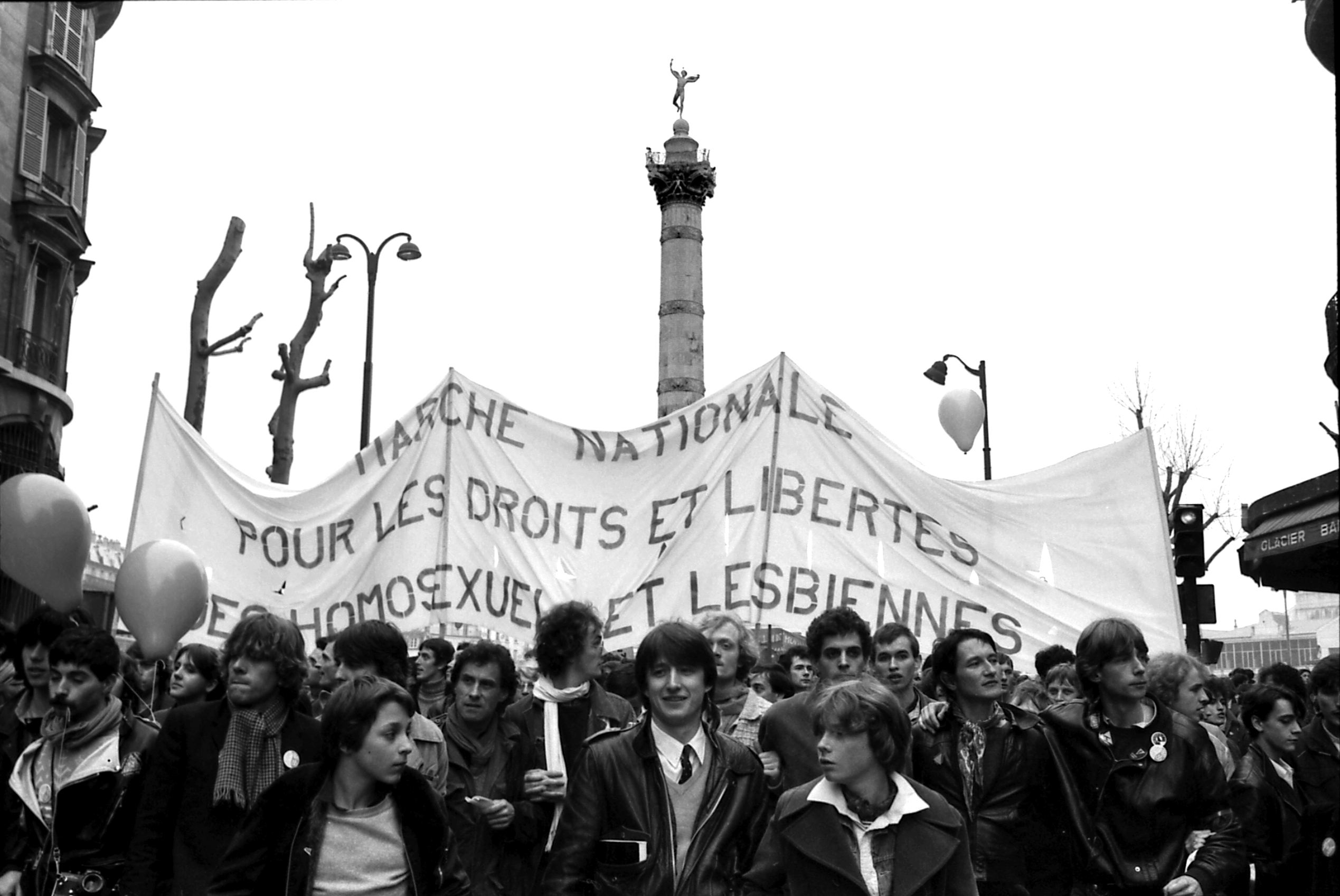 Seconde_marche_des_fiertés_gay_juin_1982_par_Claude_TRUONG-NGOC