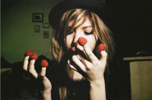 eating-girl-raspberries-rock-Favim.com-138859