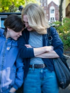Fan de ma stagiaire lesbienne !  Leçon n°4 : Soulager le chagrin gay (suite)